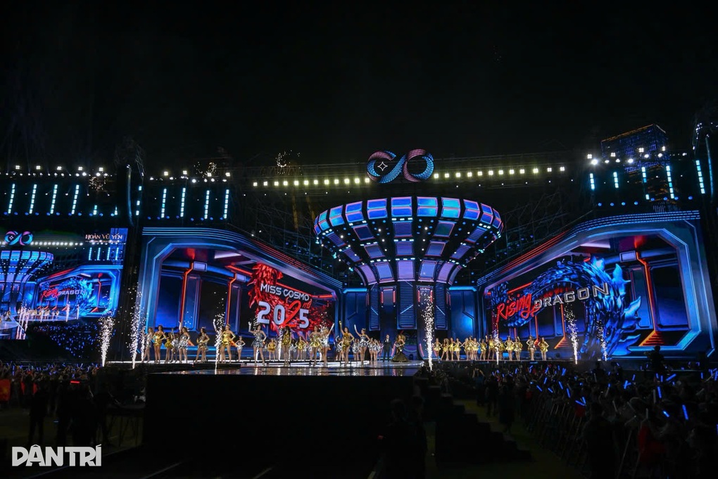 Người đẹp Mỹ đăng quang trong chung kết hoa hậu hút 20.000 khán giả ở TPHCM - 3
