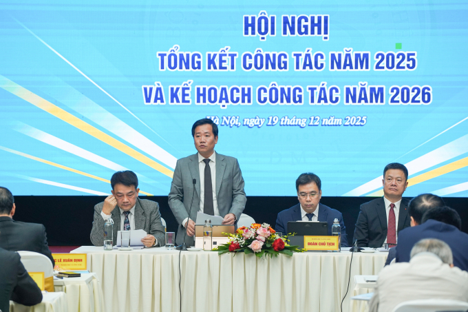 Lãnh đạo các Viện, Cục, Uỷ ban thuộc khối Tiêu chuẩn đo lường chất lượng, năng lượng nguyên tử và an toàn bức xạ hạt nhân, thông tin và thống kê, trong buổi tổng kết năm 2025, ngày 19/12/2025. Ảnh: Lưu Quý