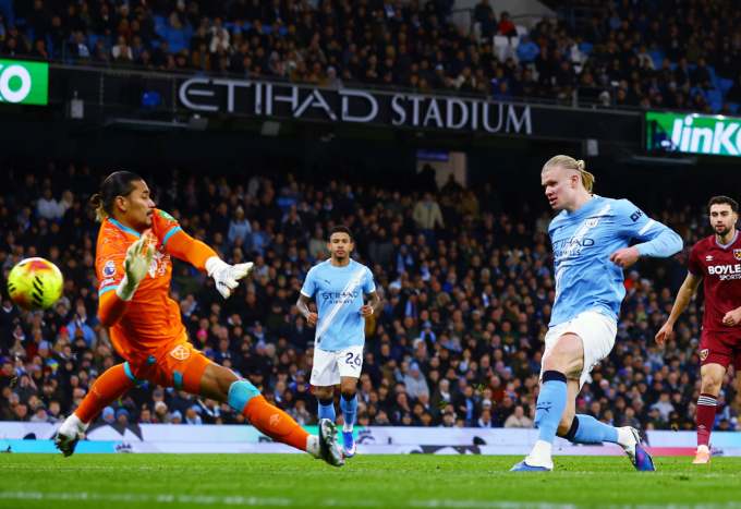 Erling Haaland ghi bàn ấn định chiến thắng 3-0. Ảnh: Shutterstock