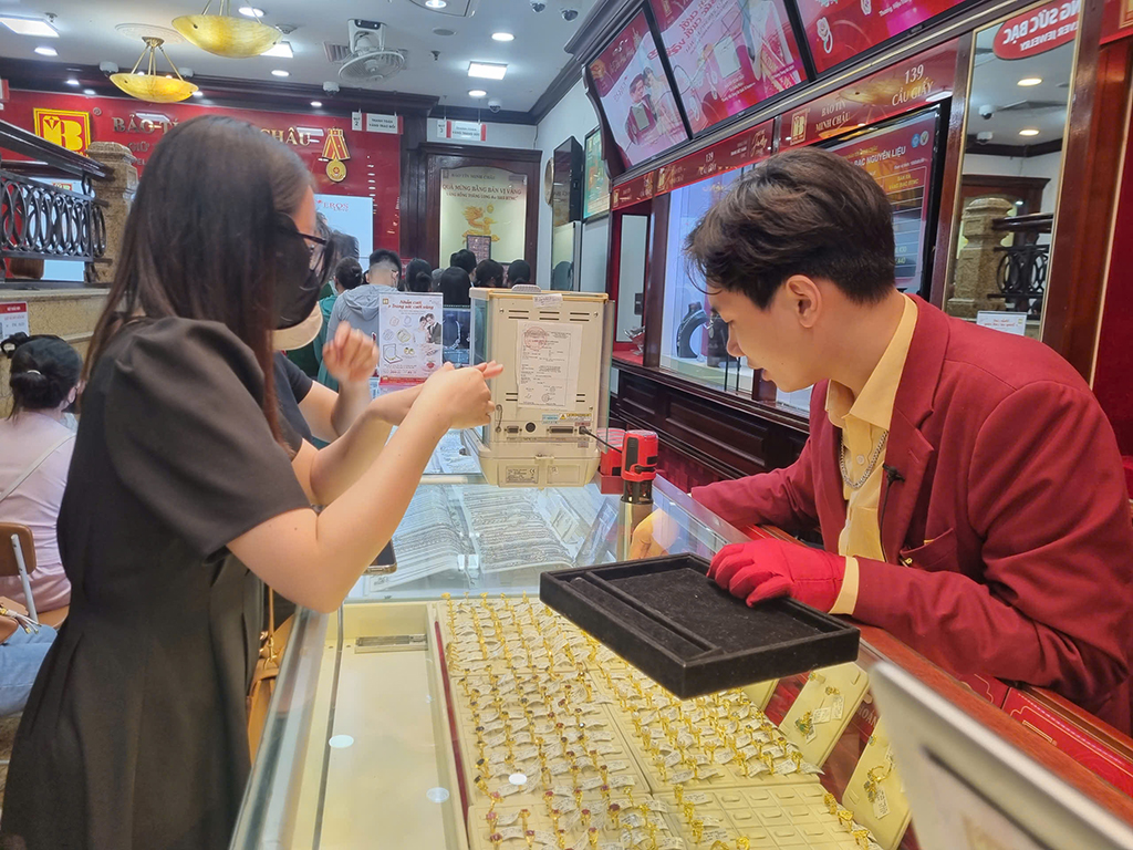 Vàng, bạc đều rủi ro cao- Ảnh 2.