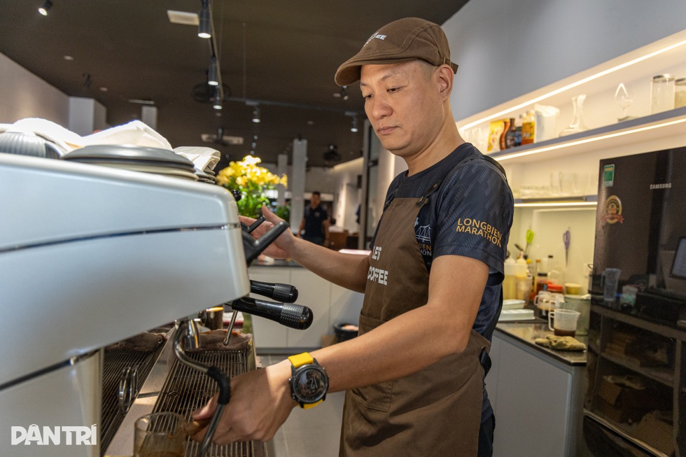 Hà Nội: Quán cà phê có gấu bông hơn 2m, chủ quán… ghi nhớ từng khách hàng - 2