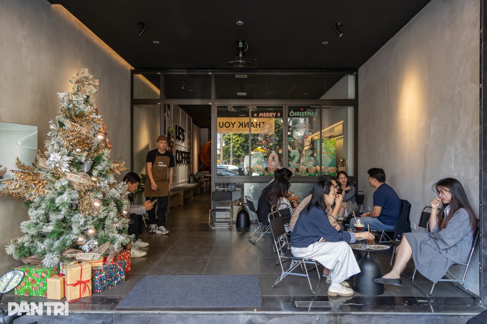 Hà Nội: Quán cà phê có gấu bông hơn 2m, chủ quán… ghi nhớ từng khách hàng - 4