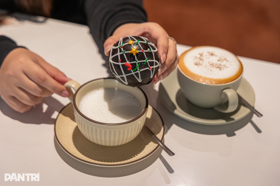 Hà Nội: Quán cà phê có gấu bông hơn 2m, chủ quán… ghi nhớ từng khách hàng - 7