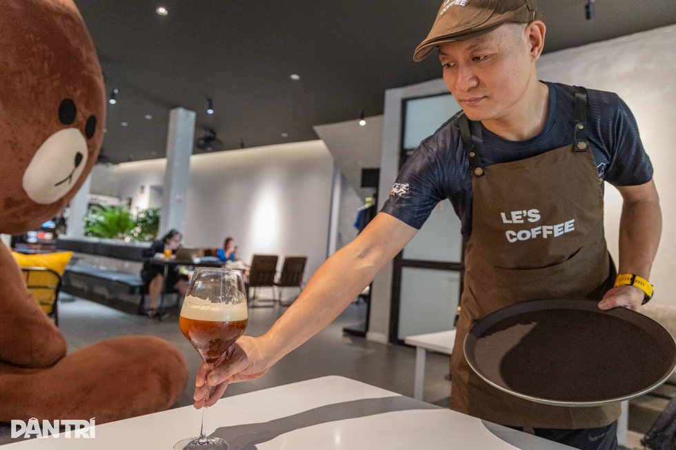 Hà Nội: Quán cà phê có gấu bông hơn 2m, chủ quán… ghi nhớ từng khách hàng - 8