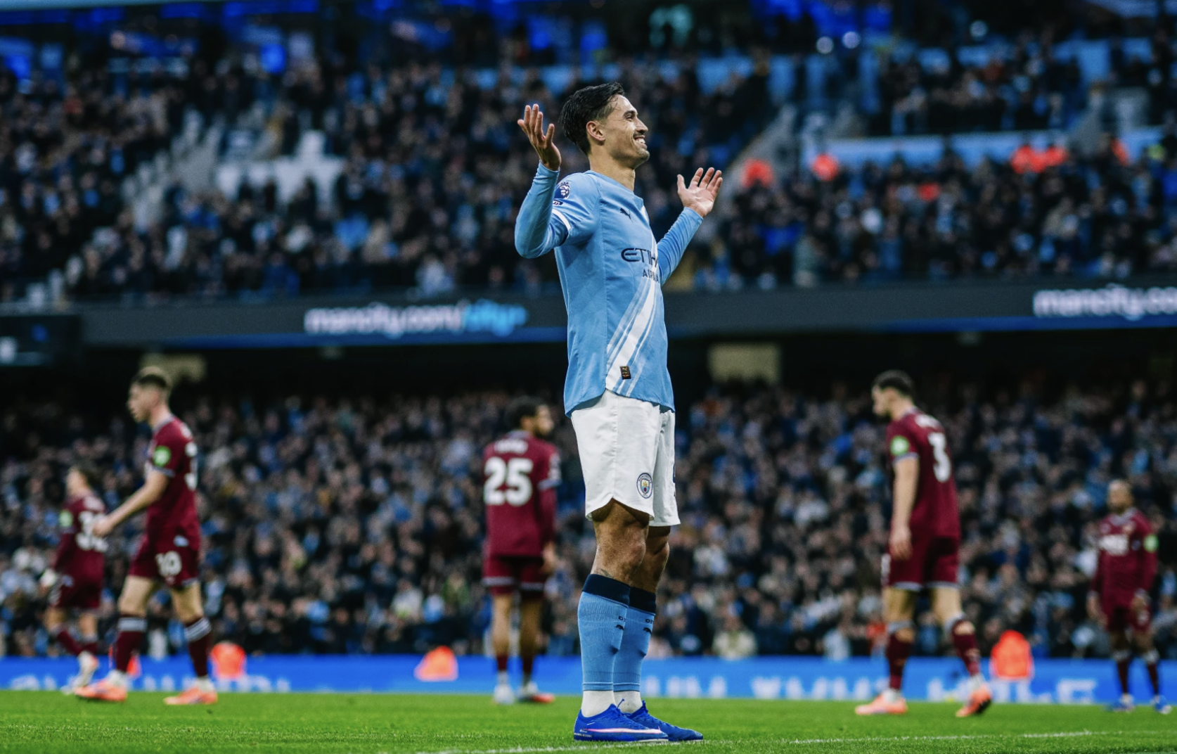 Haaland bùng nổ cú đúp, Man City thắng nghiền ép West Ham 2 Haaland bùng nổ cú đúp, Man City thắng nghiền ép West Ham - Ảnh 2.