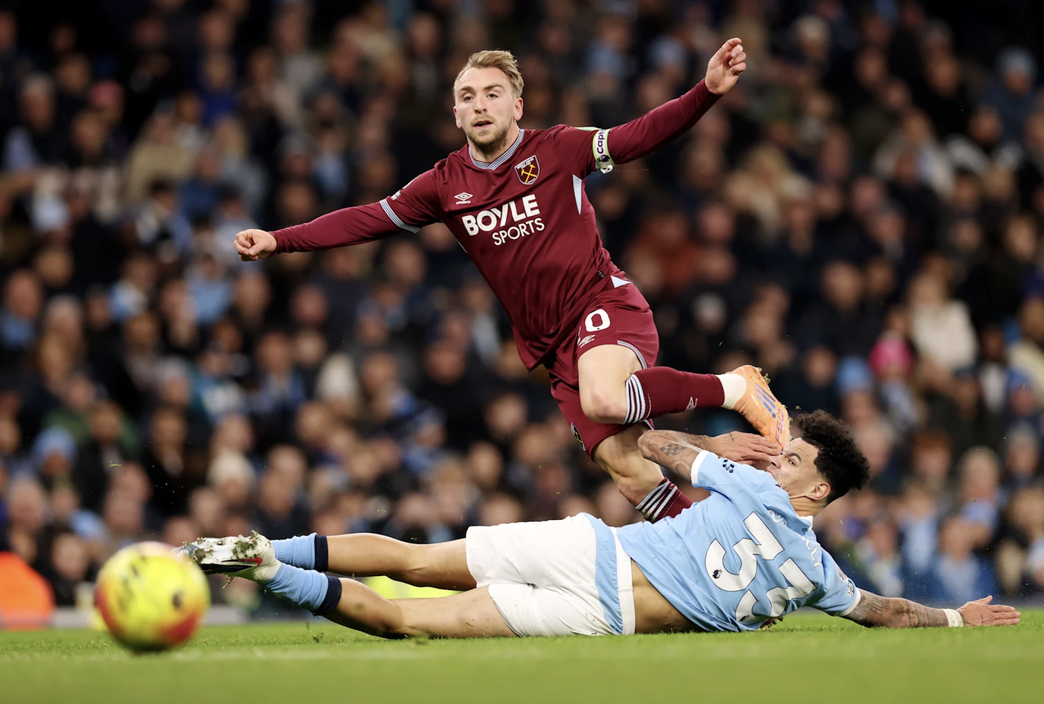 Haaland bùng nổ cú đúp, Man City thắng nghiền ép West Ham 3 Haaland bùng nổ cú đúp, Man City thắng nghiền ép West Ham - Ảnh 3.