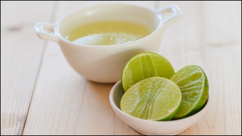 Rán cá đừng chỉ cho mỗi dầu: Thêm 3 thứ này vào chảo, đảm bảo cá vàng giòn đẹp mắt, không lo bắn dầu- Ảnh 2.