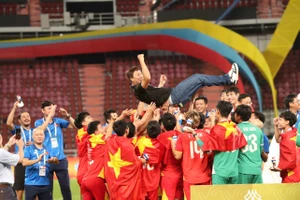 Báo Thái Lan: 'HLV Kim Sang-sik quá vĩ đại, các đối thủ Đông Nam Á phải rùng mình trước Việt Nam'