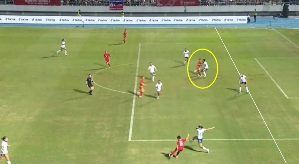 Điểm tuần: Xe cứu thương cháy rụi sau cú tông xe đầu kéo trên cao tốc - 5