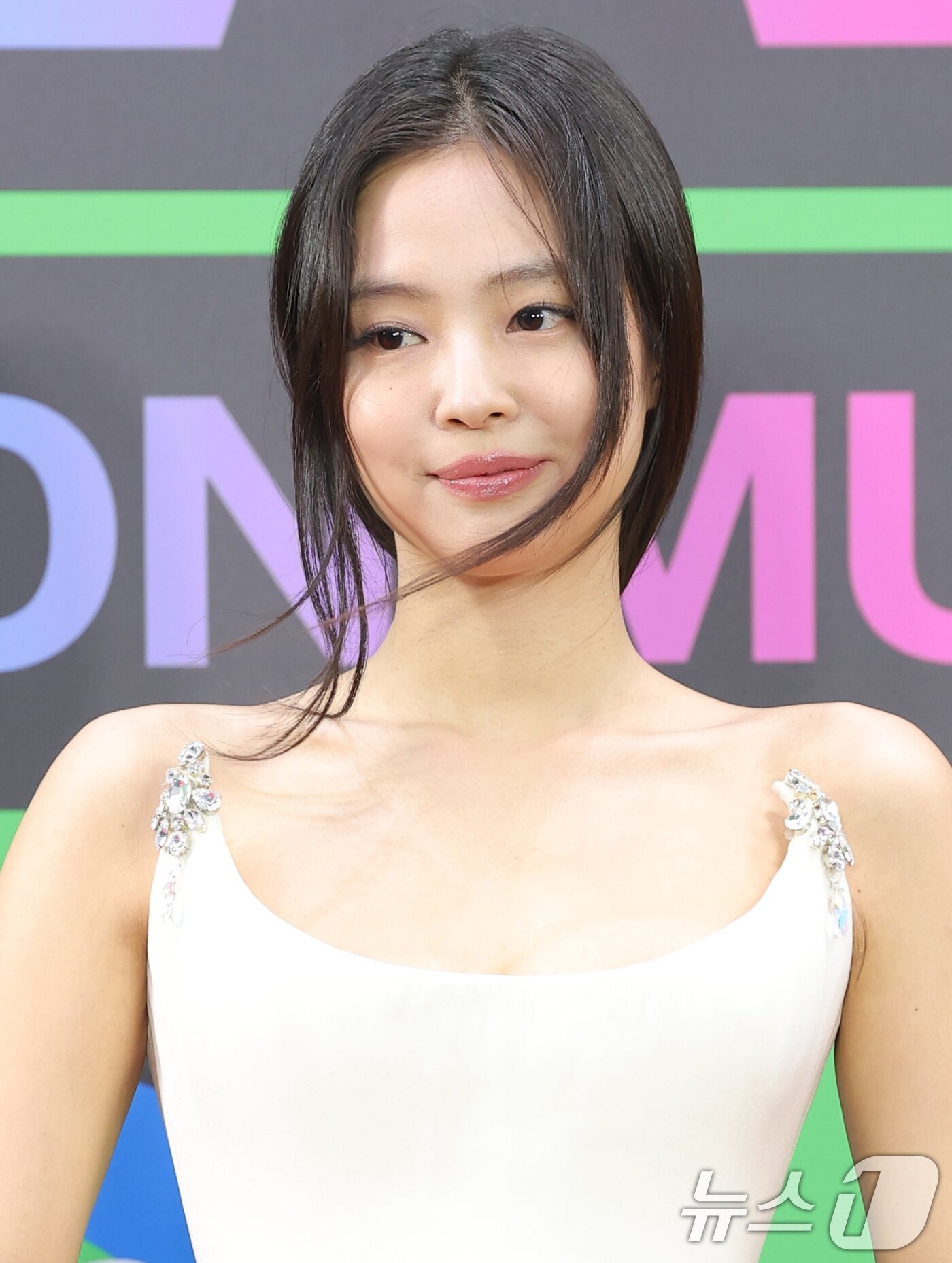 1766278658 228 Tham do MMA 2025 Jennie hoa nu hoang dung mat
