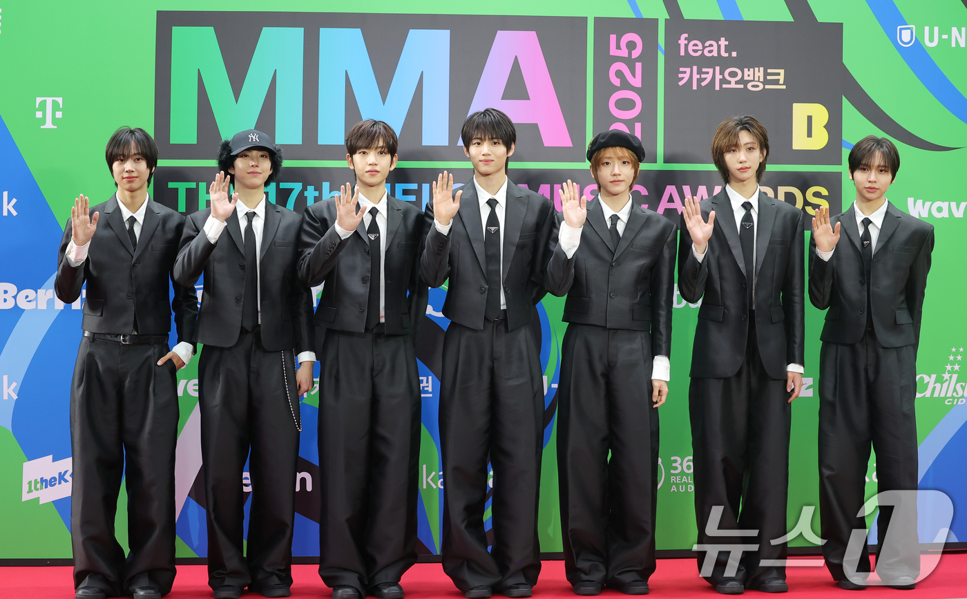 1766278689 604 Tham do MMA 2025 Jennie hoa nu hoang dung mat