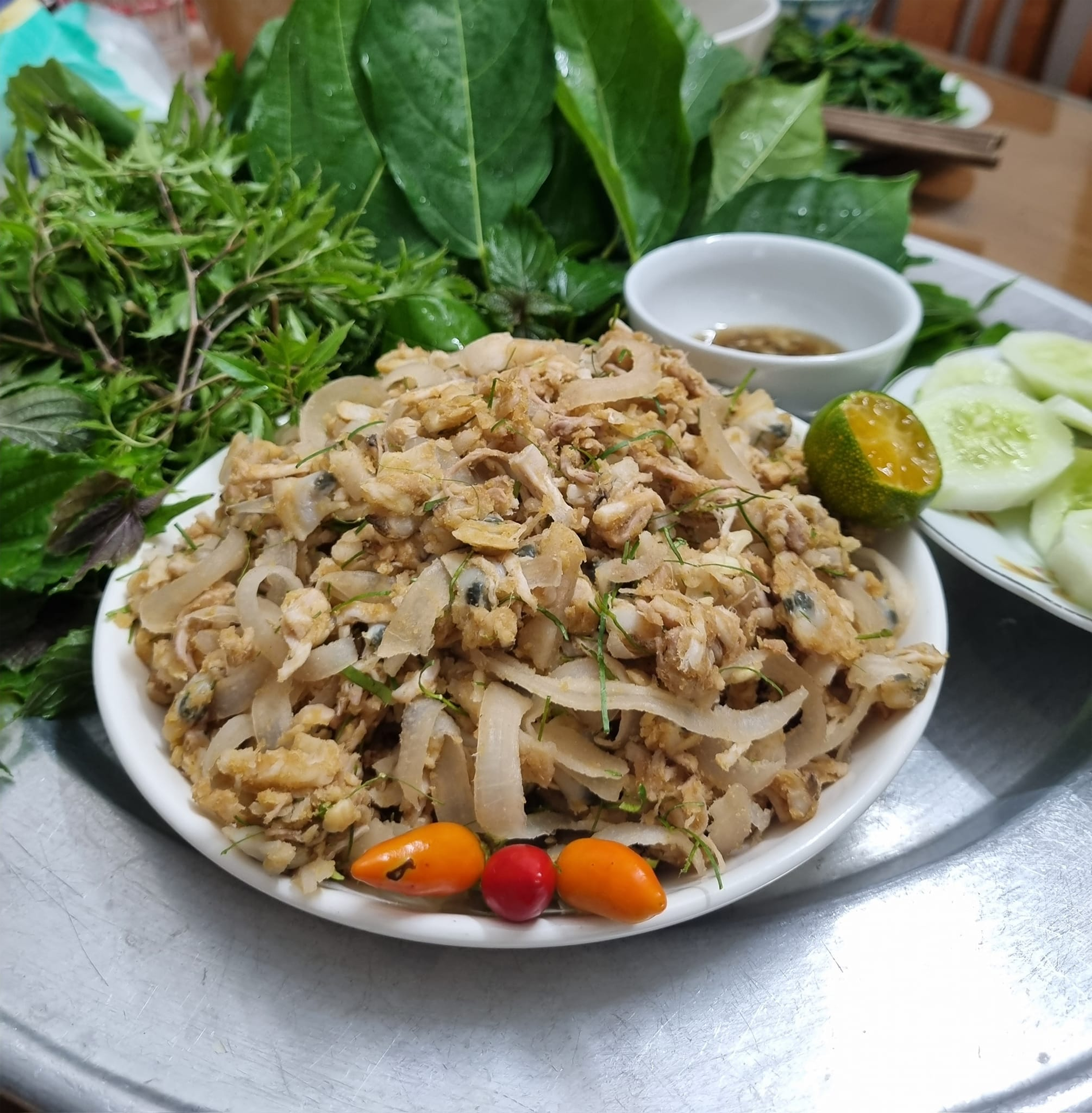 Nem ngao là món ăn ngay, thường sử dụng trong gia đình nên nhiều thực khách ở xa hay đến Giao Thủy muốn mua về làm quà cũng khó. Ảnh: Trình Vũ