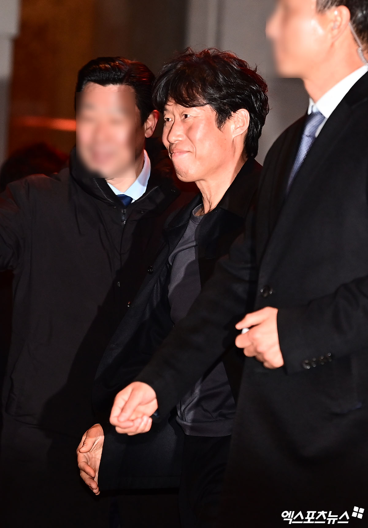 Siêu đám cưới Kim Woo Bin - Shin Min Ah: D.O. (EXO) vội vàng từ MMA chạy đến, V (BTS) - Lee Kwang Soo xuất hiện cực bảnh- Ảnh 18.