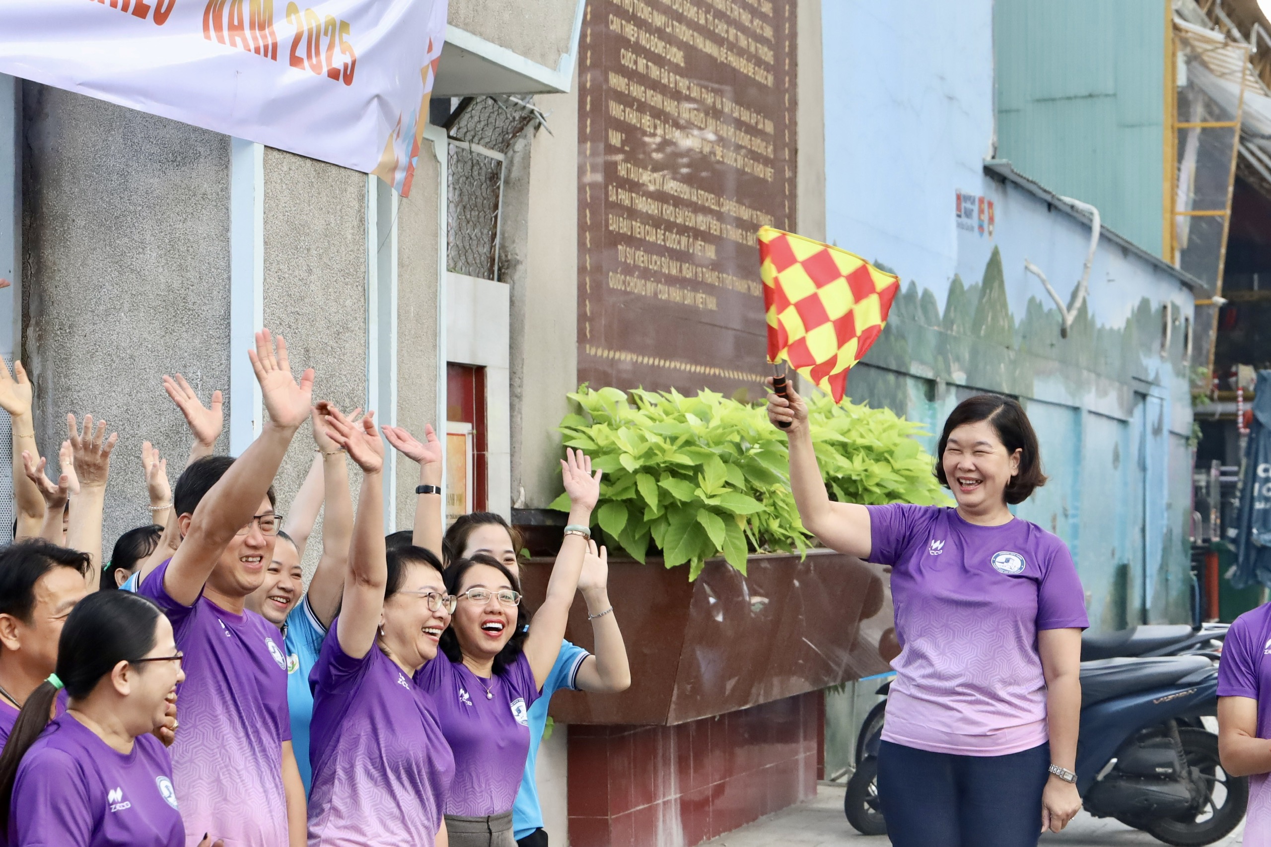 Phường Bến Thành, TP HCM tổ chức giải đi bộ gây quỹ chăm lo người yếu thế - Ảnh 7.