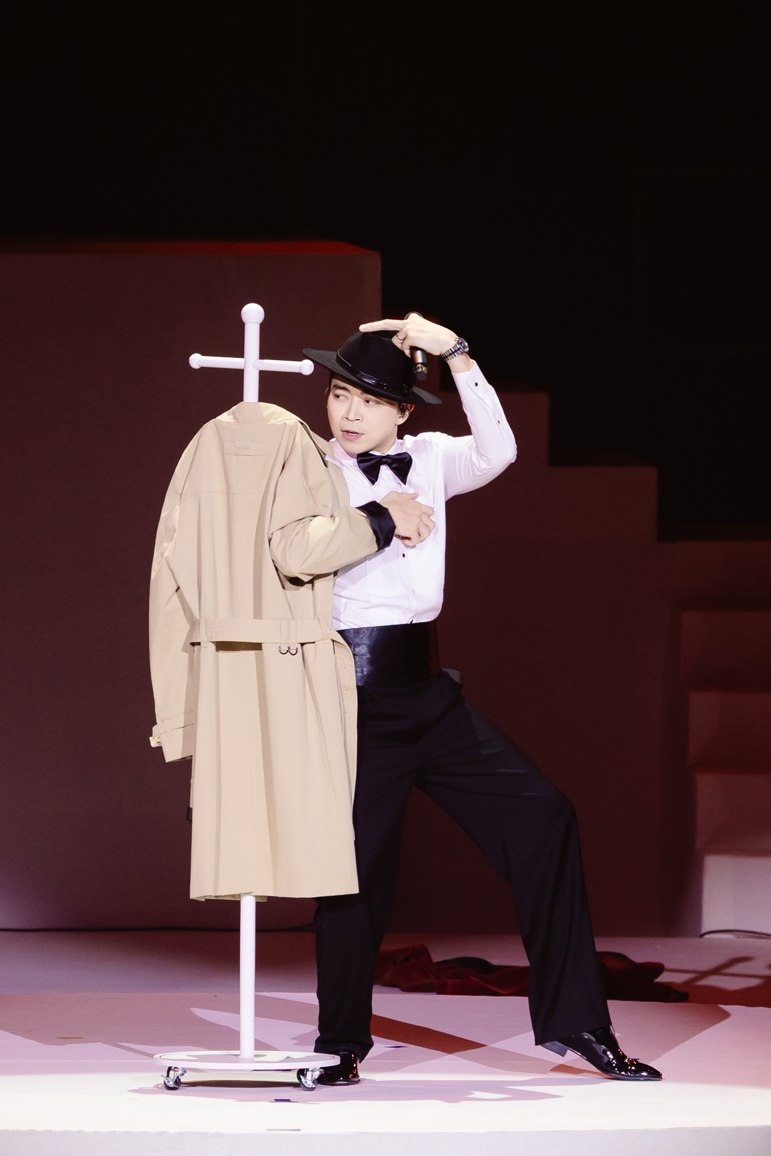 Lân Nhã thăng hoa cùng NSND Tấn Minh, Hương Tràm trong concert 15 năm ca hát - Ảnh 3.