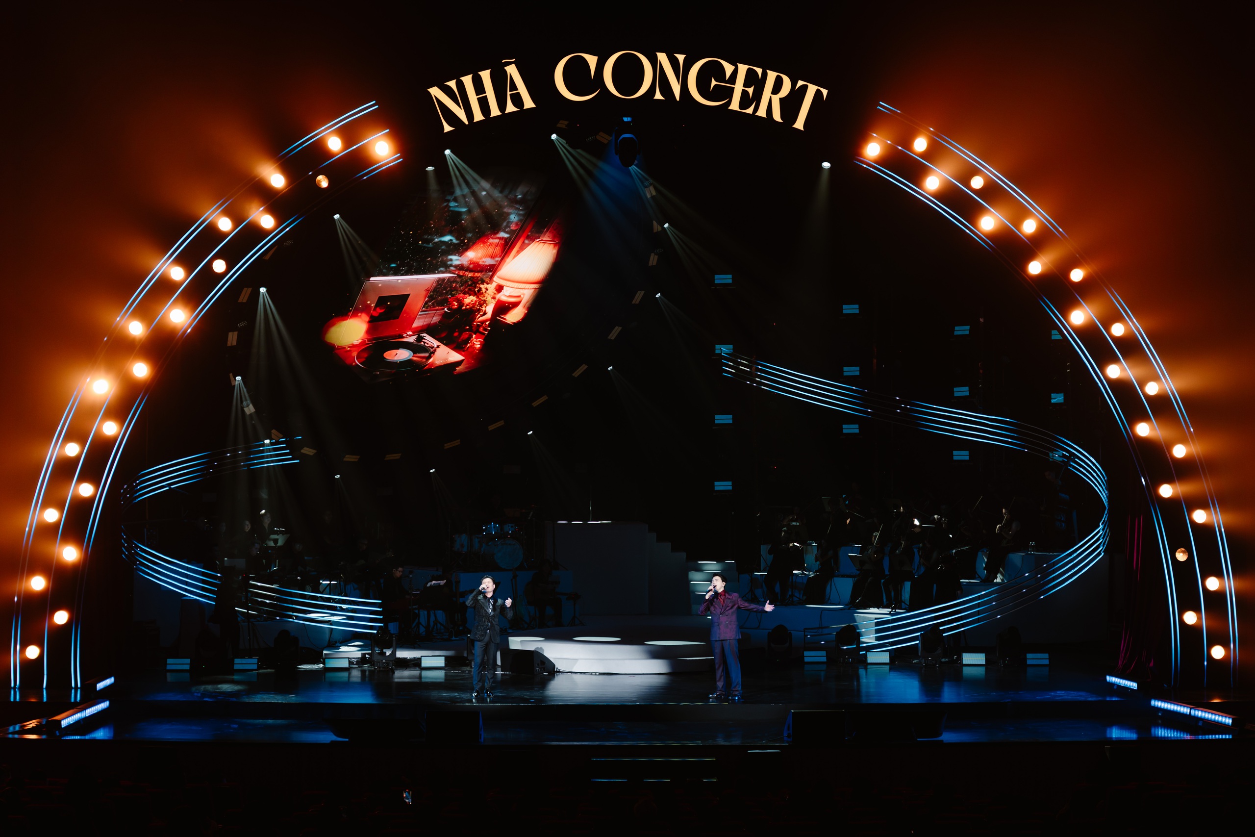 Lân Nhã thăng hoa cùng NSND Tấn Minh, Hương Tràm trong concert 15 năm ca hát - Ảnh 4.