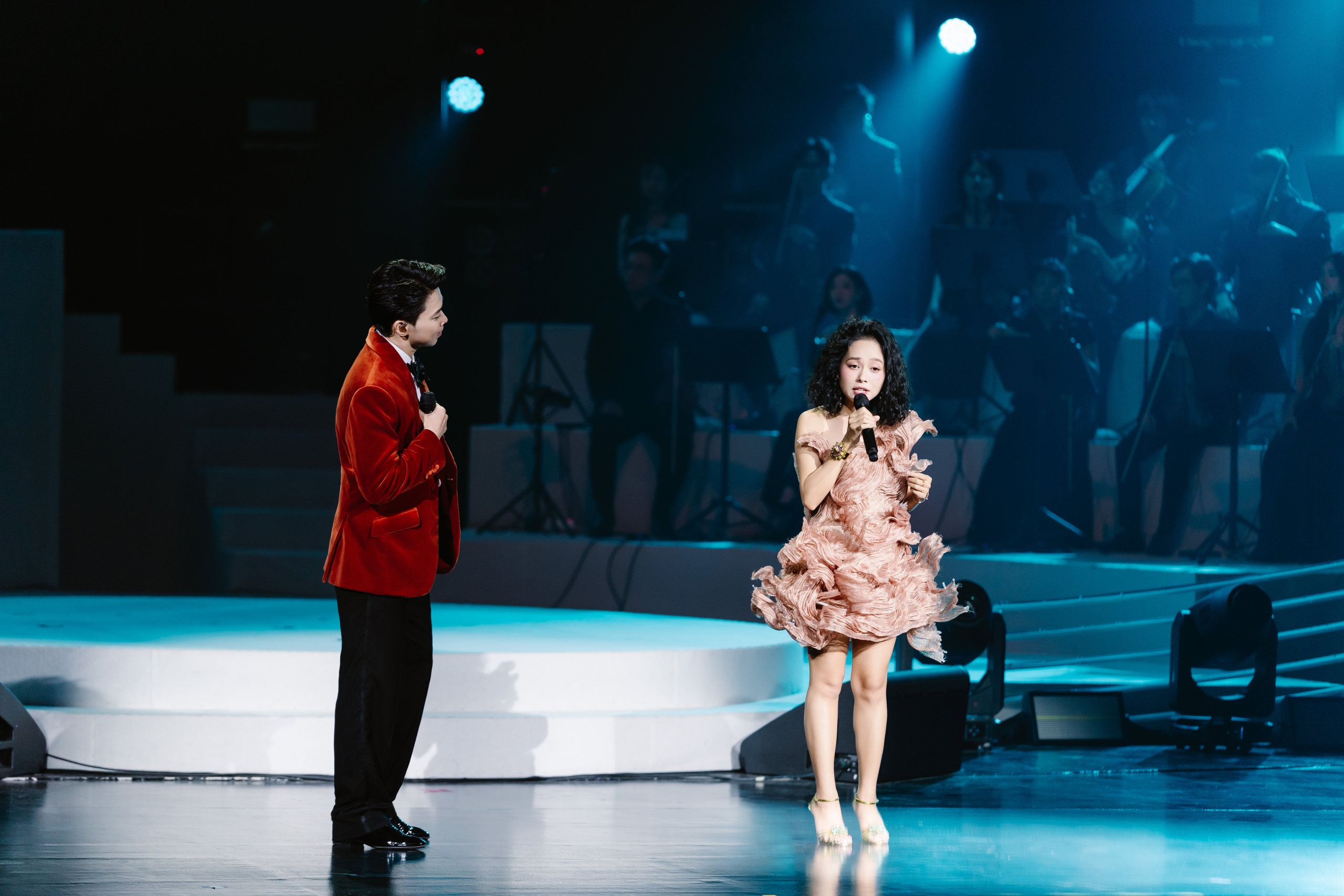 Lân Nhã thăng hoa cùng NSND Tấn Minh, Hương Tràm trong concert 15 năm ca hát - Ảnh 5.