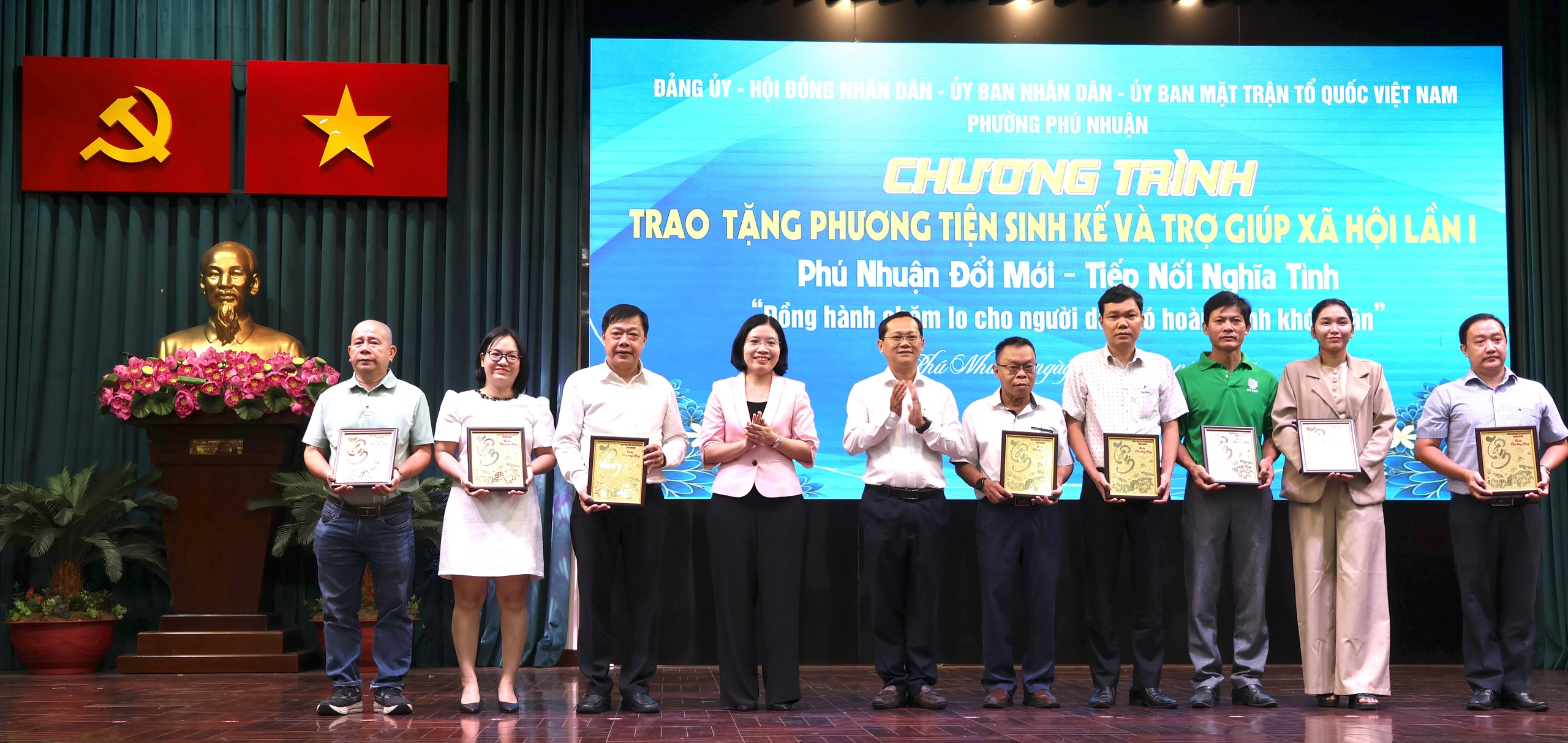 Một buổi sáng ý nghĩa, xúc động tại phường Phú Nhuận, TPHCM 2 Một buổi sáng ý nghĩa, xúc động tại phường Phú Nhuận, TPHCM - Ảnh 2.