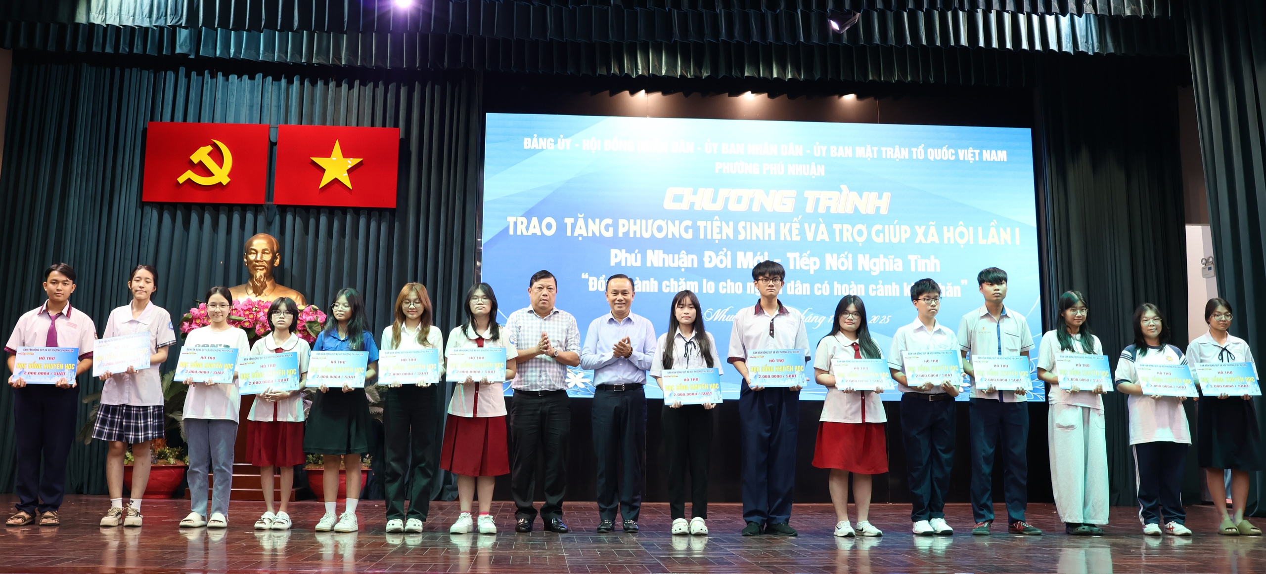 Một buổi sáng ý nghĩa, xúc động tại phường Phú Nhuận, TPHCM 7 Một buổi sáng ý nghĩa, xúc động tại phường Phú Nhuận, TPHCM - Ảnh 7.