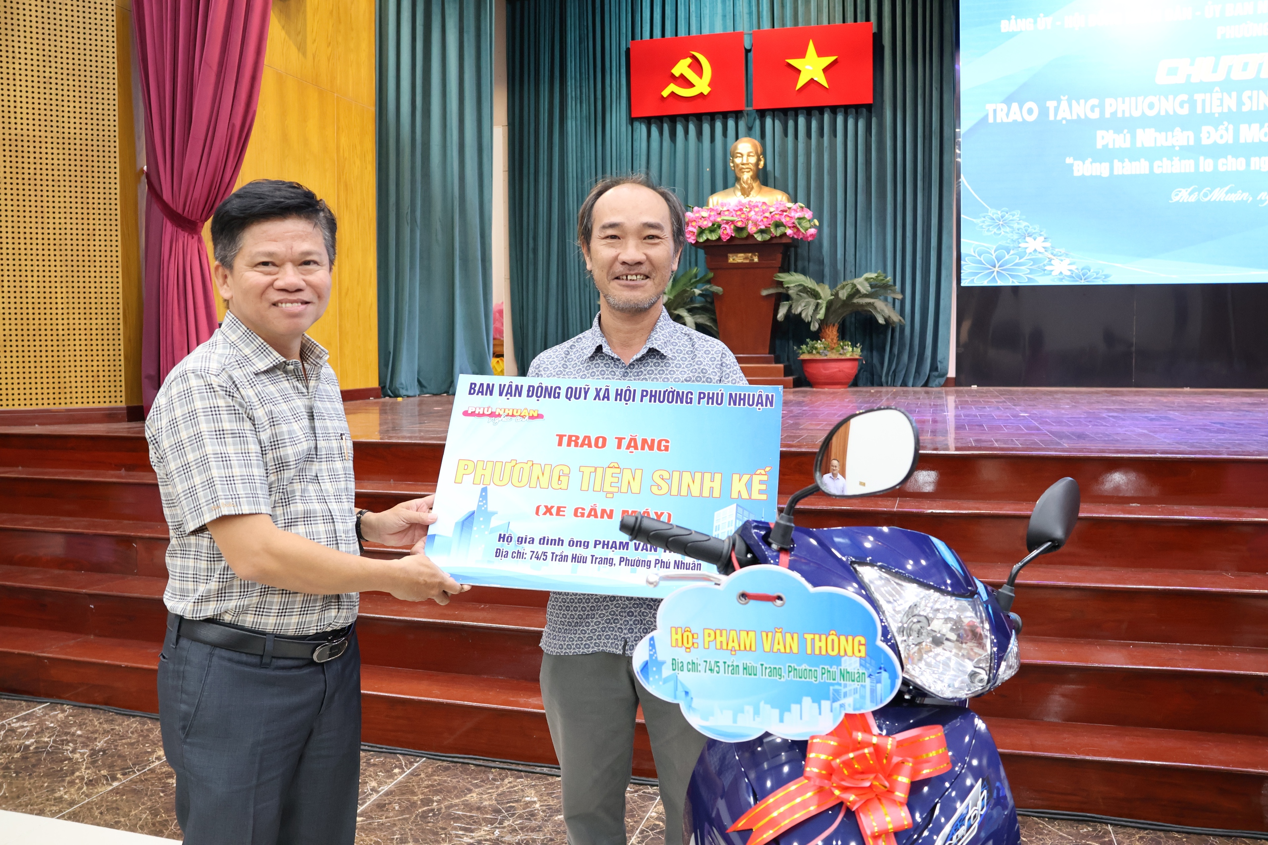 Một buổi sáng ý nghĩa, xúc động tại phường Phú Nhuận, TPHCM 10 Một buổi sáng ý nghĩa, xúc động tại phường Phú Nhuận, TPHCM - Ảnh 10.