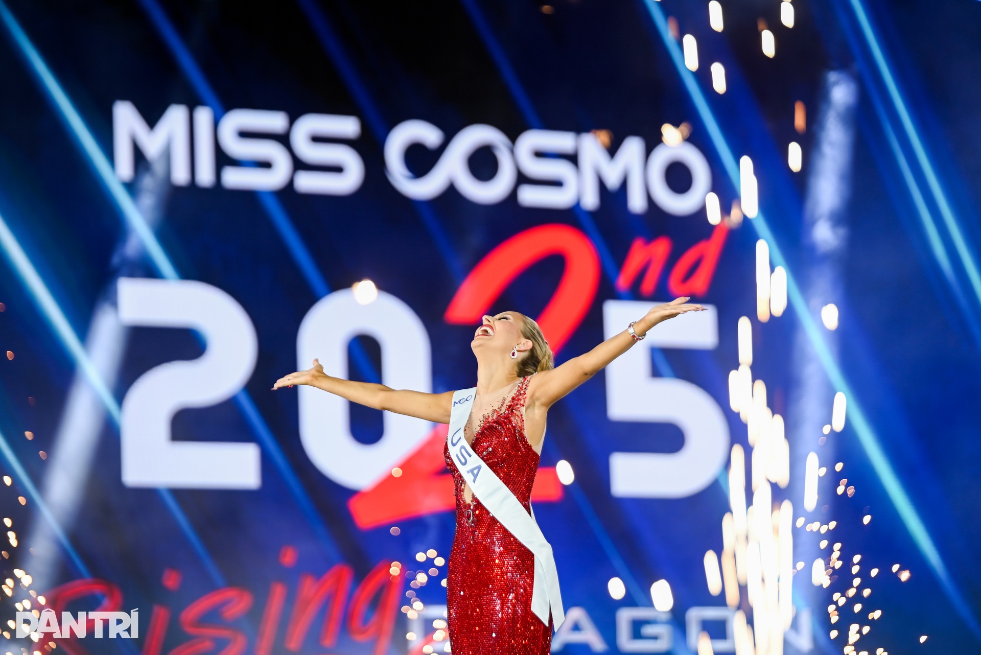 Sắc vóc búp bê tóc vàng vừa đăng quang Miss Cosmo 2025 - 2