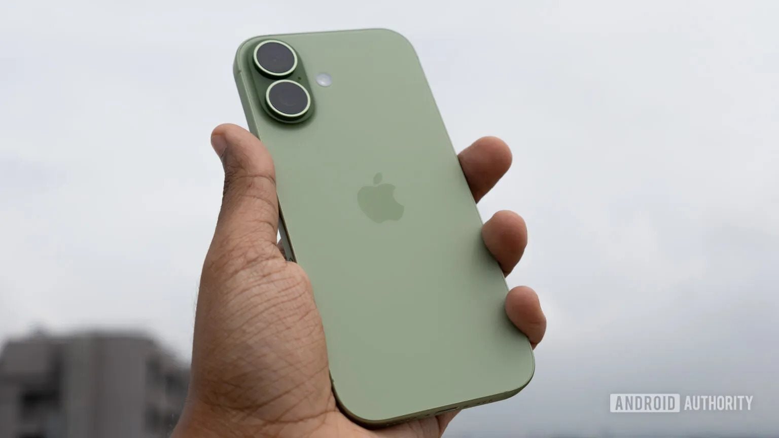 Dù là fan cứng Android, tôi phải 