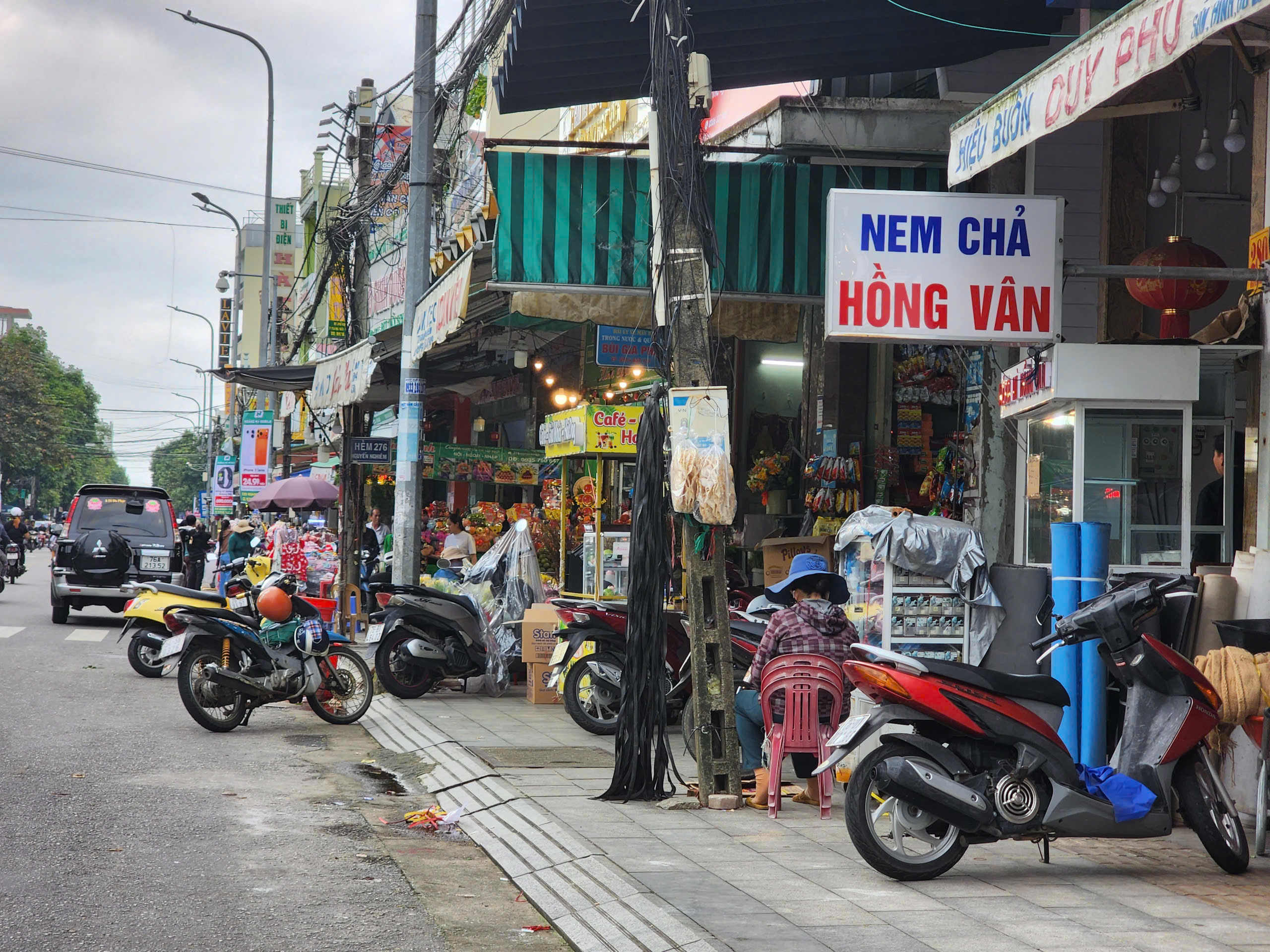 Ăn bánh mì Hồng Vân bị ngộ độc: Chả, bơ, ớt, rau… có vi khuẩn Salmonella và Bacillus cereus - Ảnh 3.