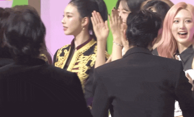 Gọi G-DRAGON là sứ giả hoà bình - cả Hàn Quốc chỉ có 