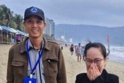 Rơi kỷ vật đính hôn trên bãi biển, du khách vỡ òa được người dân Đà Nẵng tìm lại