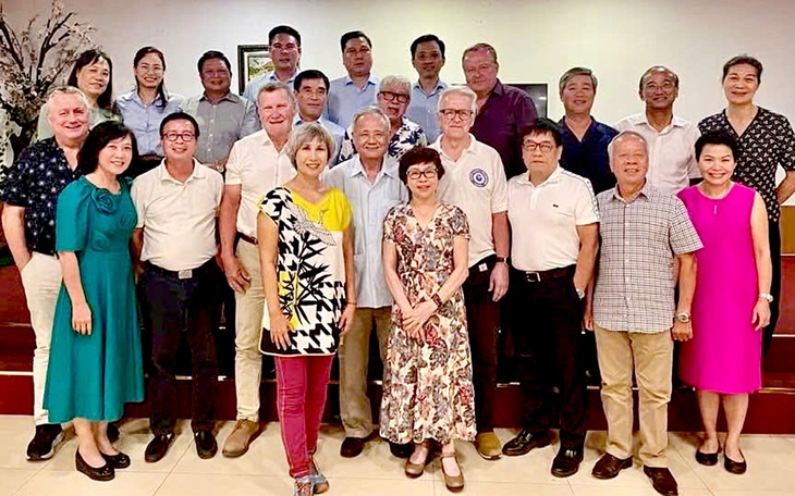 "Hot trend" cua hấp bán từng con - Ảnh 4.