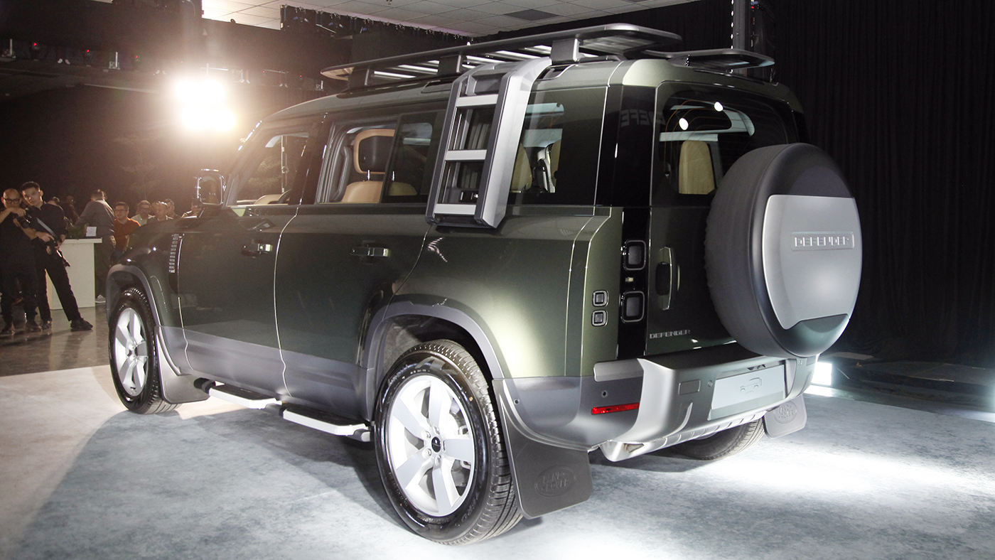 Huyền thoại off-road Land Rover Defender mới về Việt Nam, giá từ 5,1 tỉ đồng - Ảnh 7.