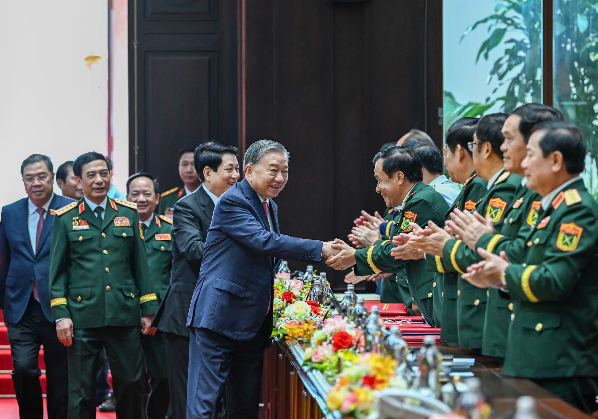 Quân đội nhân dân vững bước dưới cờ Đảng quang vinh - Ảnh 2.