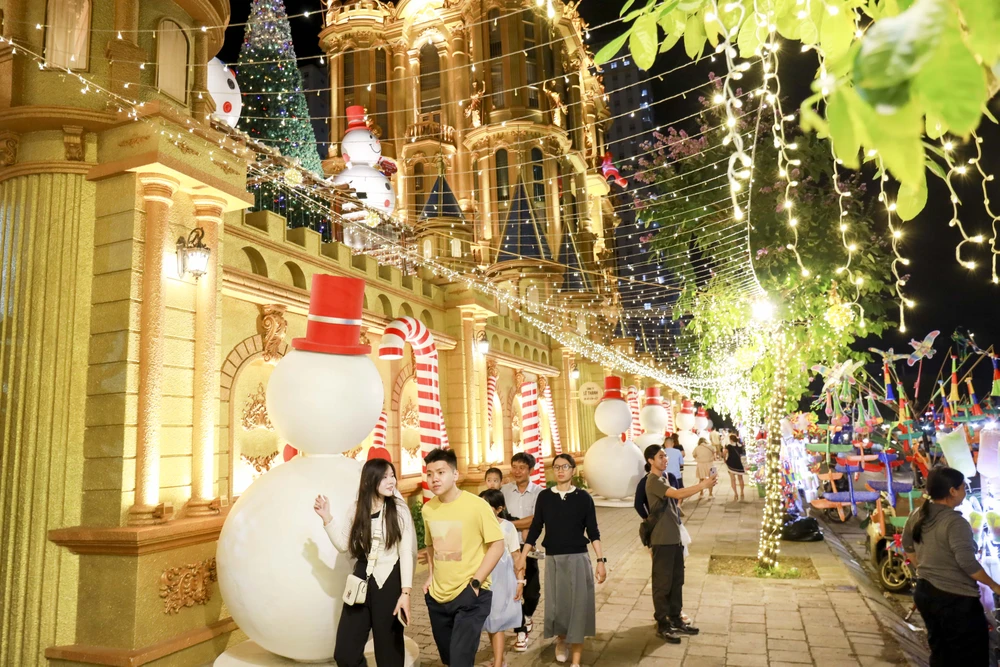 Lau dai giang sinh (5).jpg