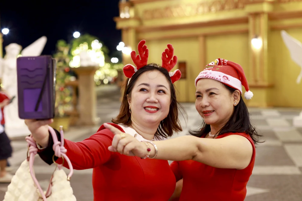 Lau dai giang sinh (10).jpg