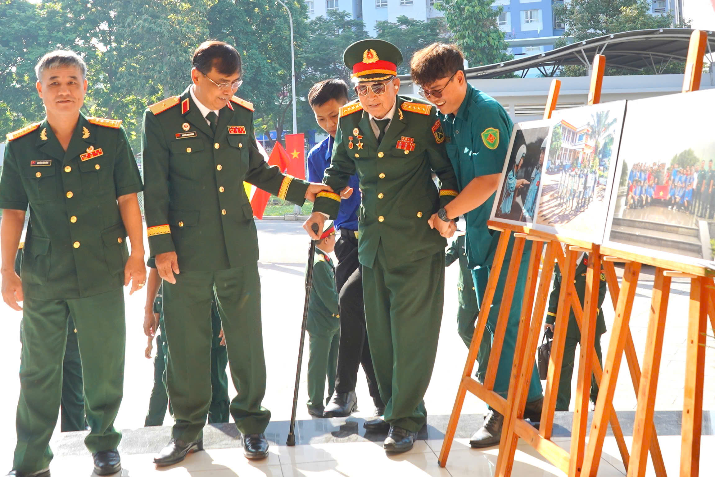 Tướng lĩnh, cán bộ cao cấp quân đội nghỉ hưu luôn đóng góp thầm lặng nhưng rất quan trọng cho TPHCM - Ảnh 5.