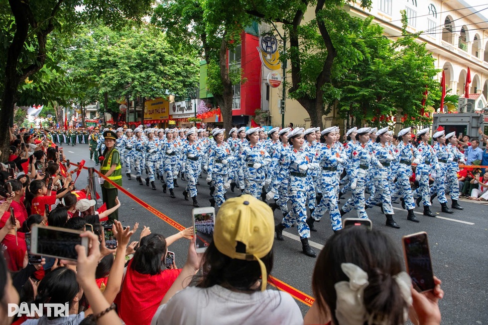 Quân đội nhân dân vững bước dưới cờ Đảng vinh quang - 6
