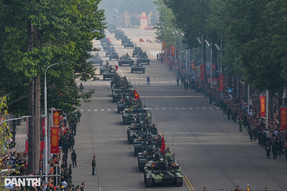 Quân đội nhân dân vững bước dưới cờ Đảng vinh quang - 7
