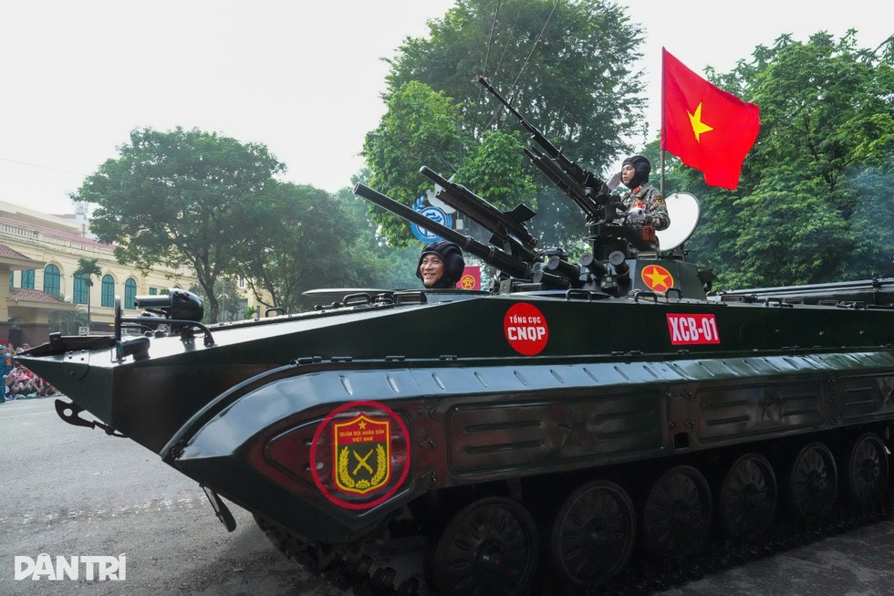 Quân đội nhân dân vững bước dưới cờ Đảng vinh quang - 8