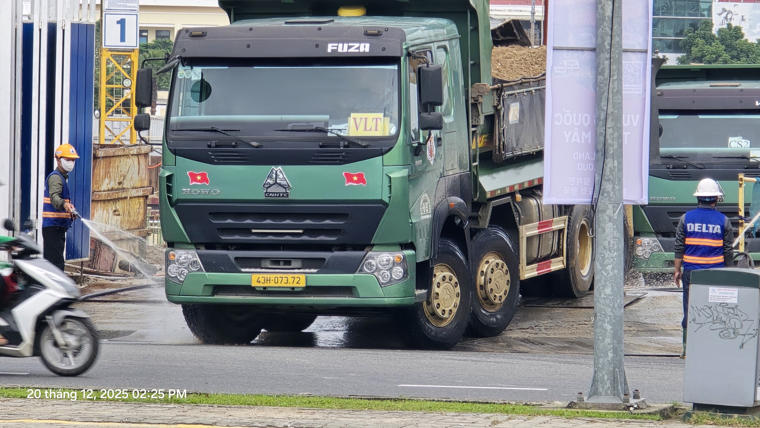 CLIP: Thót tim cảnh xe tải trọng lớn giành đường ngay giữa trung tâm Đà Nẵng - Ảnh 7.