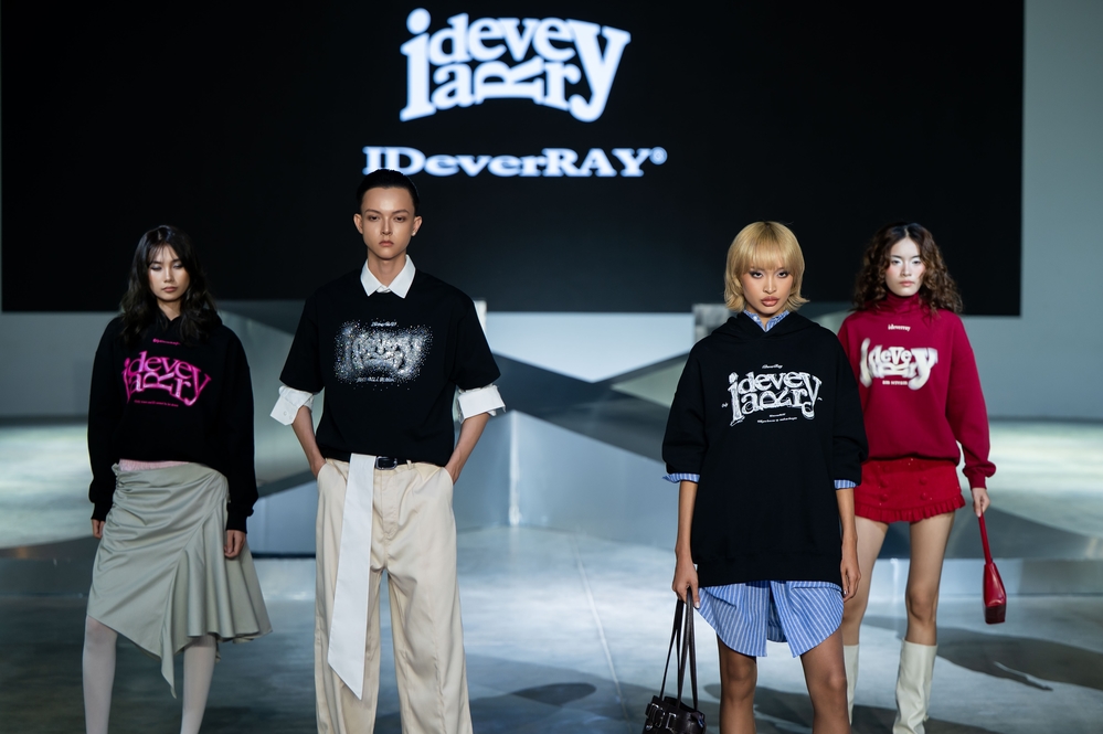 1766303799 910 SR Celebrating Local Pride ky niem mua 10 Ton vinh