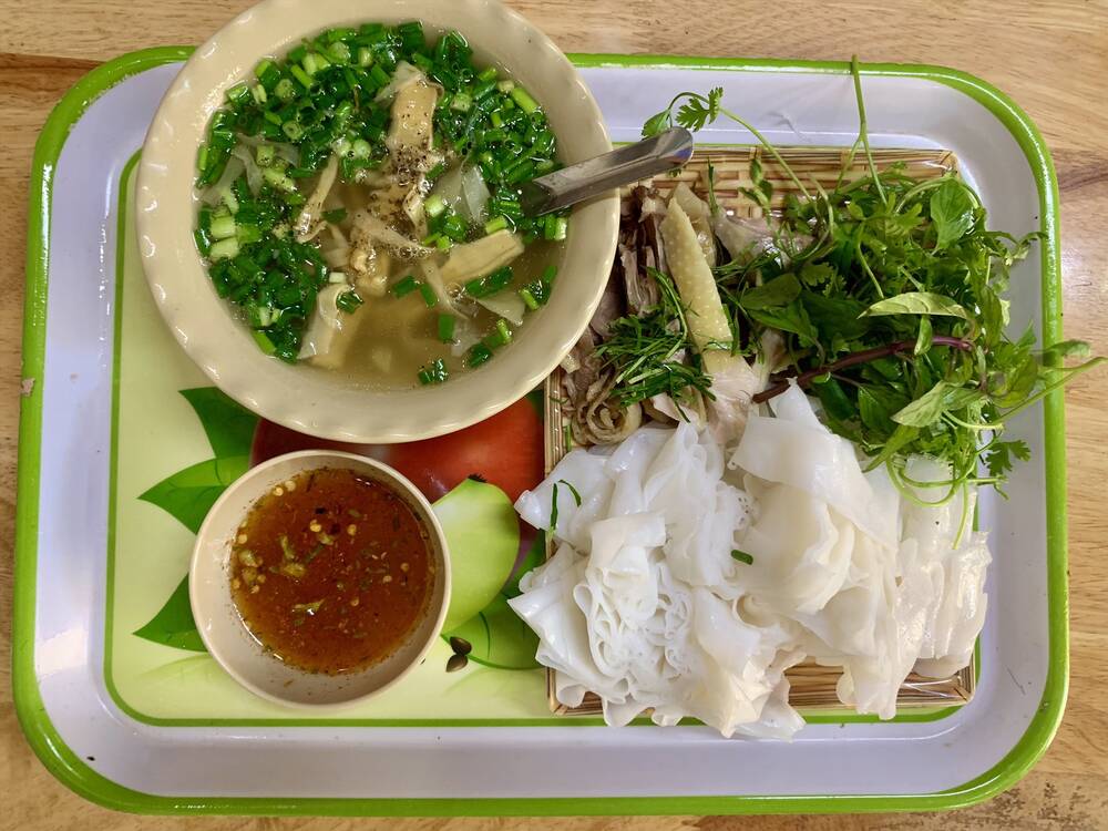 Món phở gà chấm đặc biệt