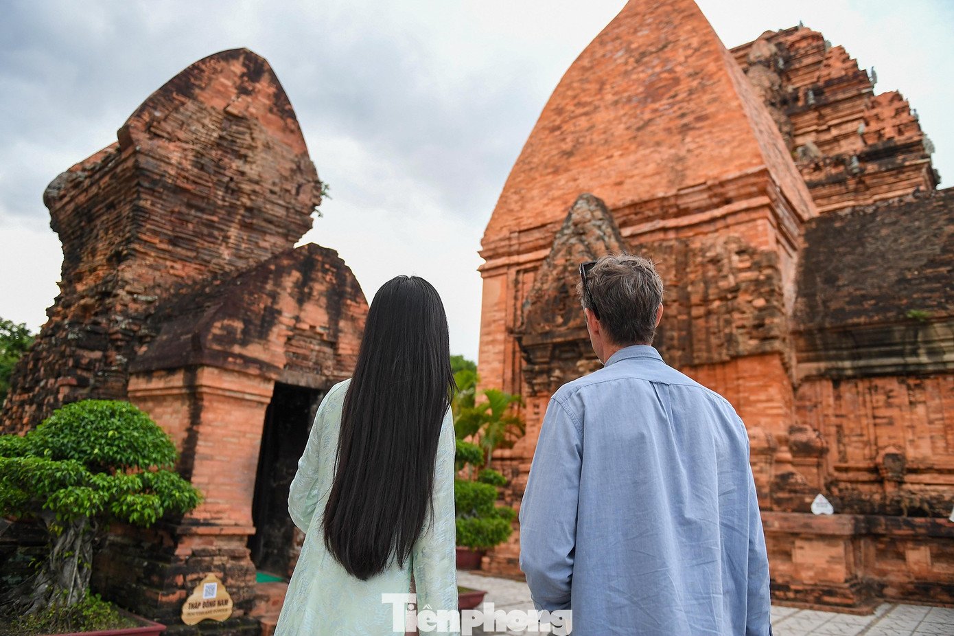 Hoa hậu Hà Trúc Linh 'check-in' điểm du lịch nổi tiếng Khánh Hòa - 14