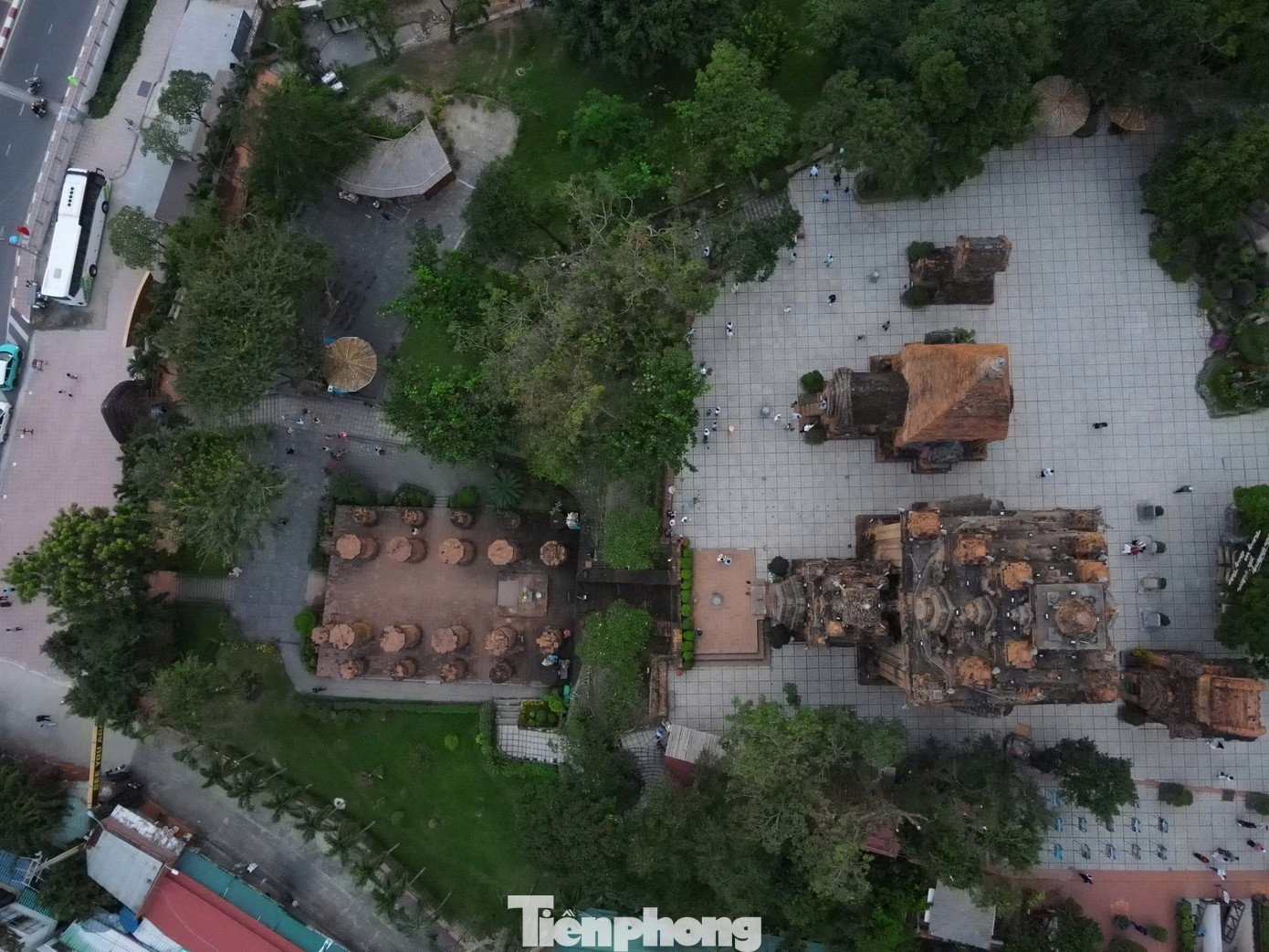 Hoa hậu Hà Trúc Linh 'check-in' điểm du lịch nổi tiếng Khánh Hòa - 15