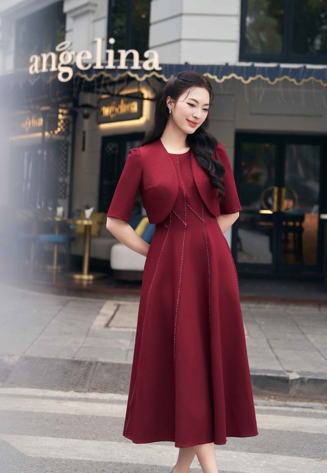 'Đốt cháy' mọi ánh nhìn trong mùa tiệc cuối năm với trang phục sắc đỏ sang trọng- Ảnh 5. 'Đốt cháy' mọi ánh nhìn trong mùa tiệc cuối năm với trang phục sắc đỏ sang trọng- Ảnh 5.