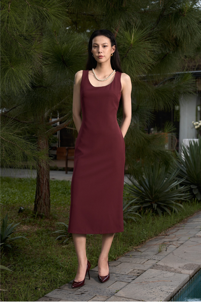 'Đốt cháy' mọi ánh nhìn trong mùa tiệc cuối năm với trang phục sắc đỏ sang trọng- Ảnh 6. 'Đốt cháy' mọi ánh nhìn trong mùa tiệc cuối năm với trang phục sắc đỏ sang trọng- Ảnh 6.