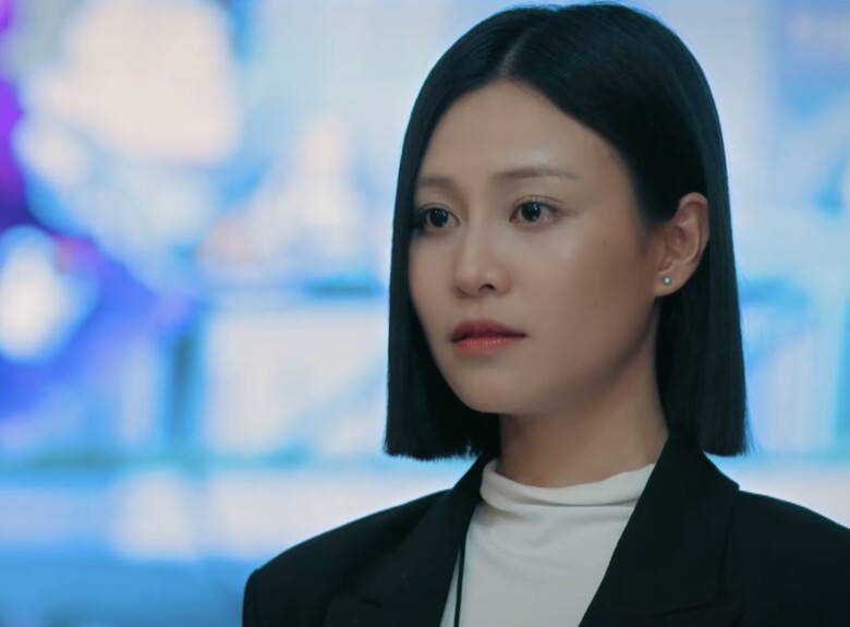 Tú suýt khóc khi nghe nhận xét của Bách nhưng vẫn trả lời một cách khéo léo.