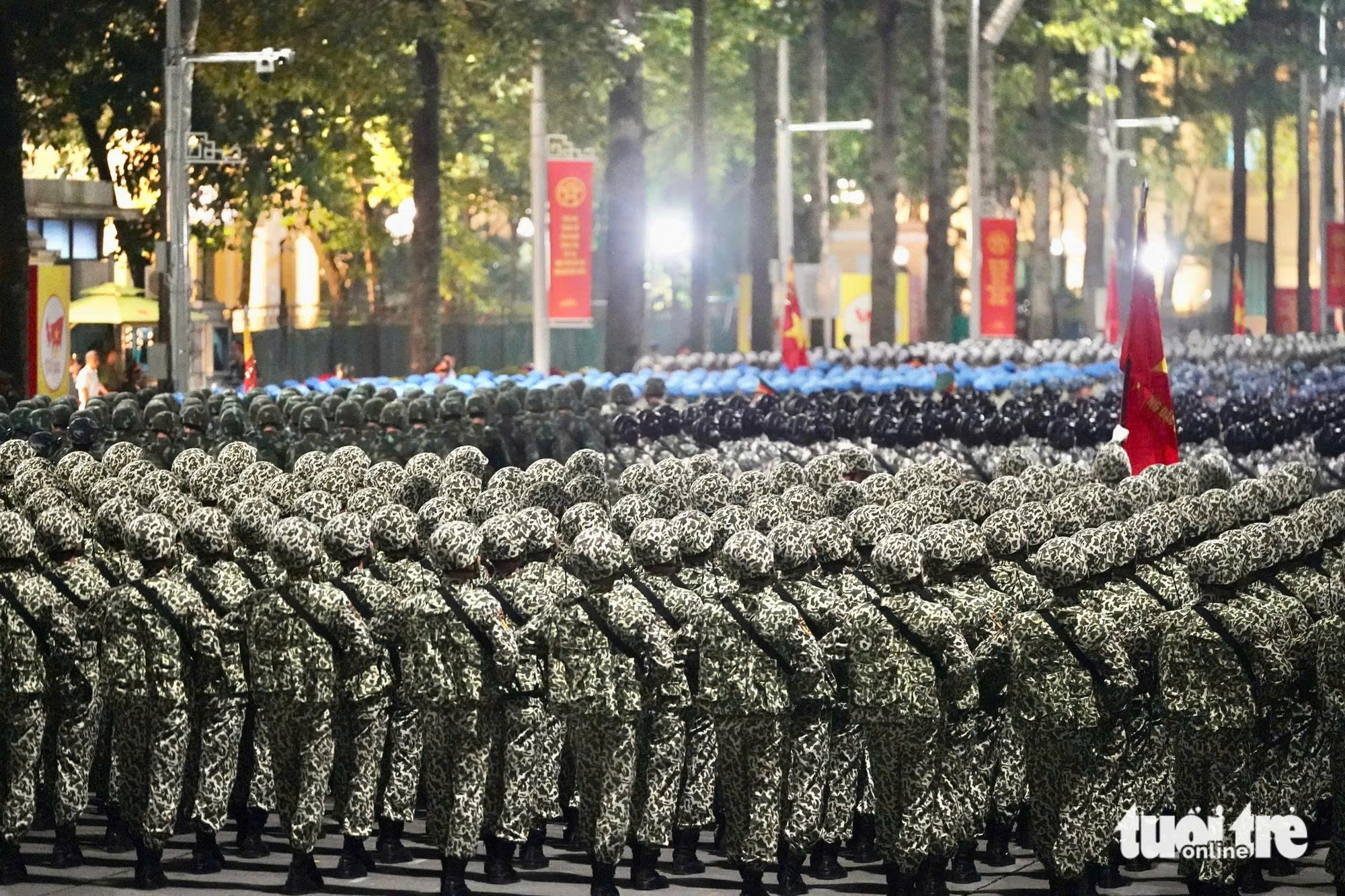 Quân đội nhân dân vững bước dưới cờ Đảng quang vinh - Ảnh 4.