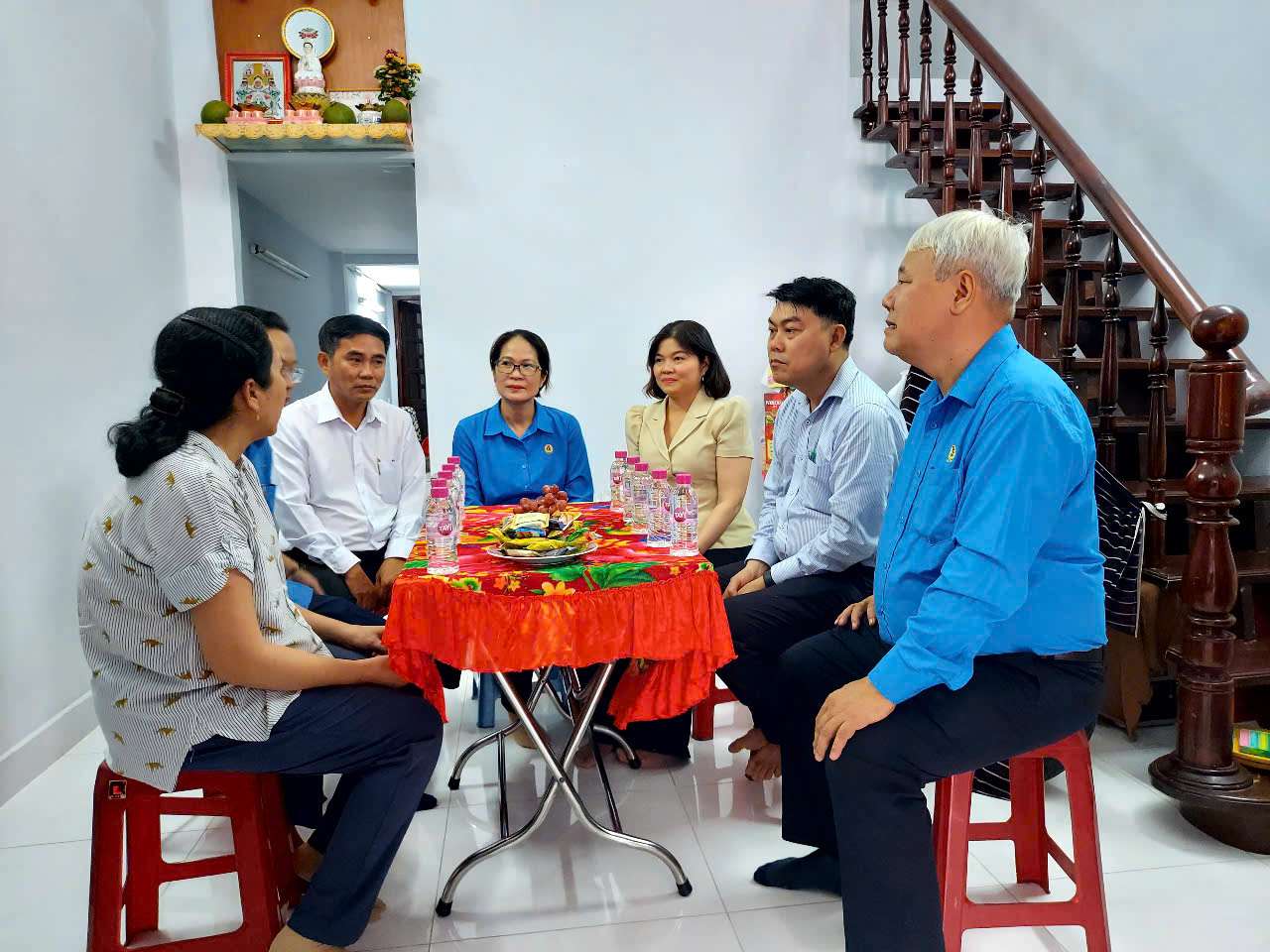 Tạo động lực để người lao động nghèo vươn lên - Ảnh 2.