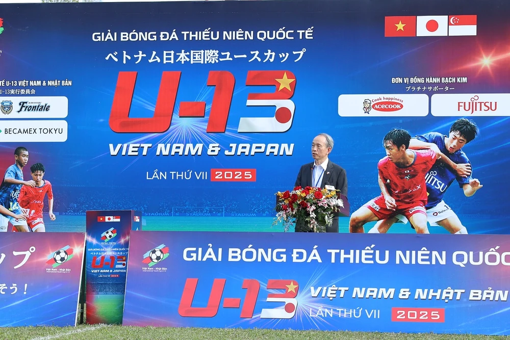 Ông Ono Masuo, Tổng Lãnh sự Nhật Bản tại TP.HCM phát biểu tại sự kiện. Ảnh: TV. becamex-tp-hcm-fc-vo-dich-giai-bong-da-thieu-nien-quoc-te-u13-viet-nam-nhat-ban.JPG