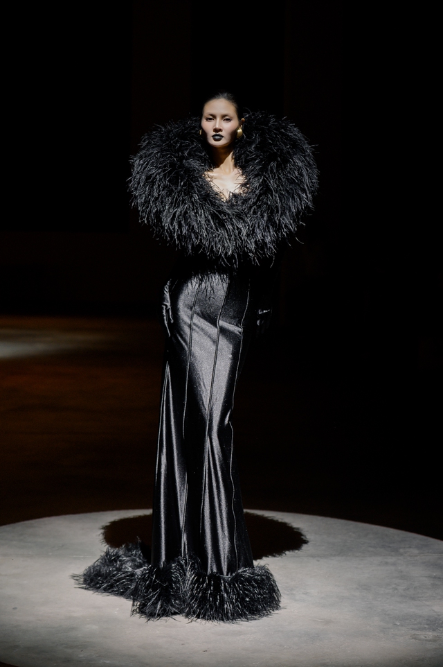 Người mẫu trẻ là trung tâm của sàn diễn tôn vinh giá trị Việt- Ảnh 8.